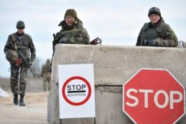 Задержана россиянка, пытавшаяся дать взятку за незаконный визит в Крым