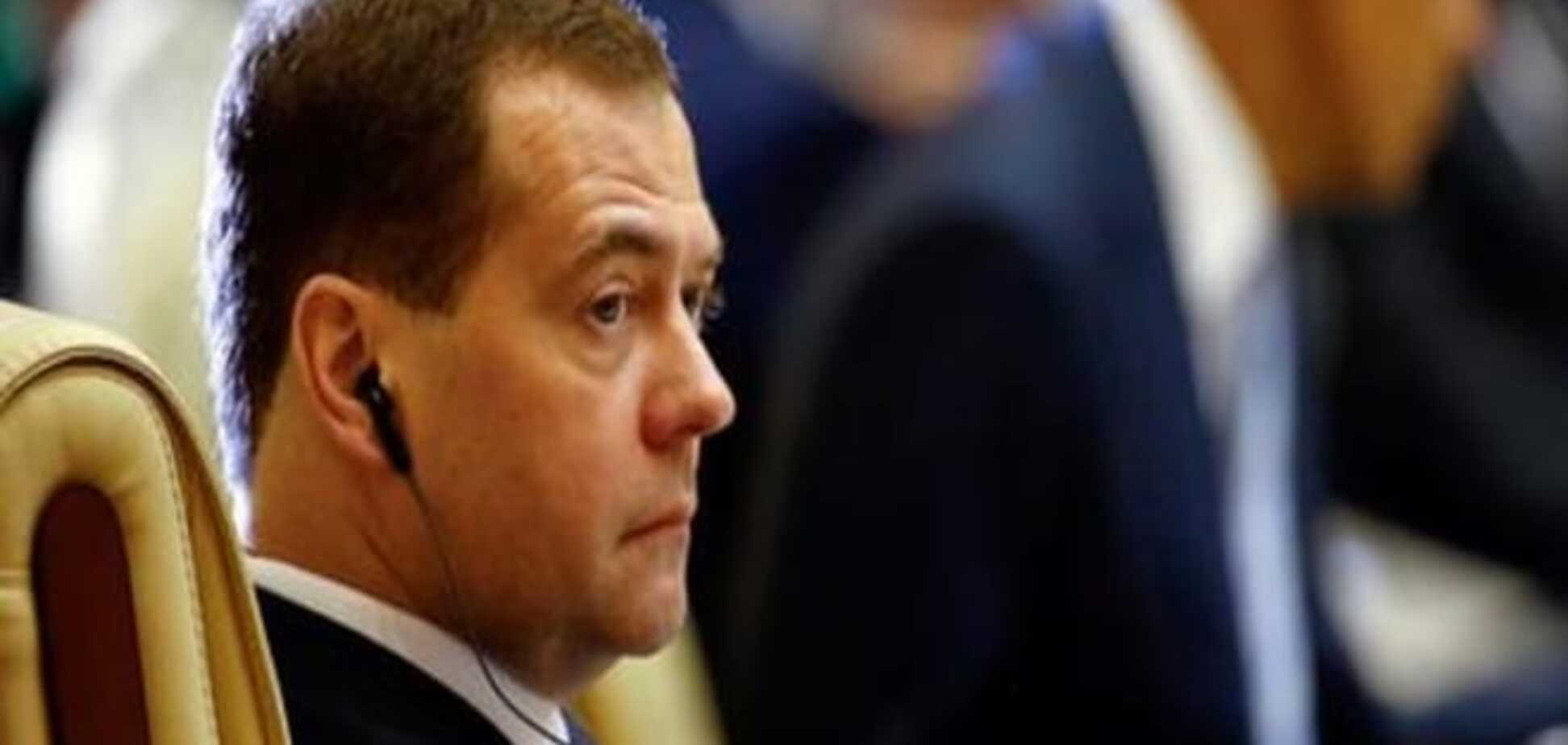 Комментарий: Медведев - тихий премьер, скрывающий большие амбиции?