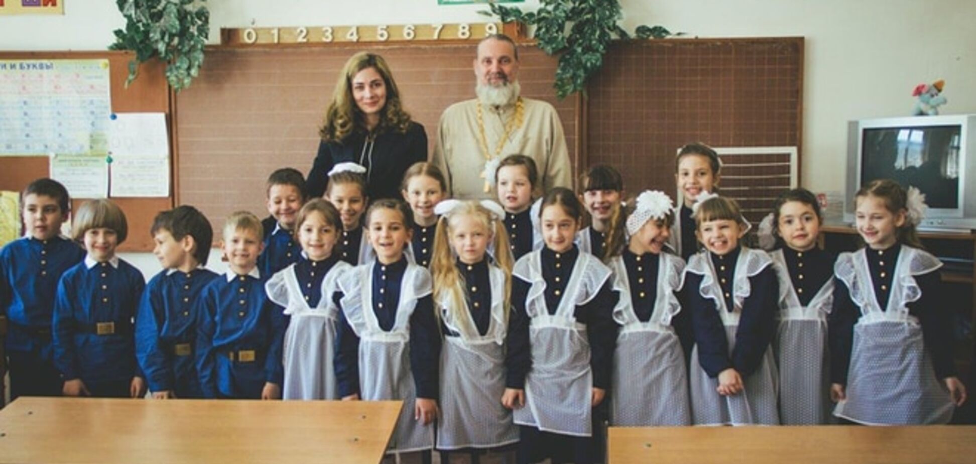 В севастопольские школы вернули форму эпохи царской России: фотофакт
