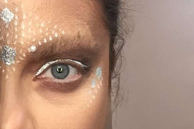 Наташа Королева поразила инопланетным образом: без бровей, но с пышным бюстом