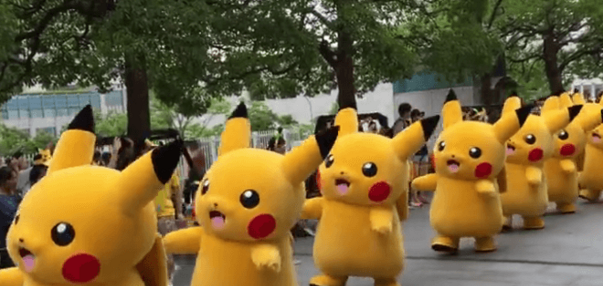 В Японии прошел парад покемонов Пикачу: видеофакт