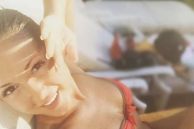 Красотка Нюша показала жаркое фото в бикини и индийские танцы