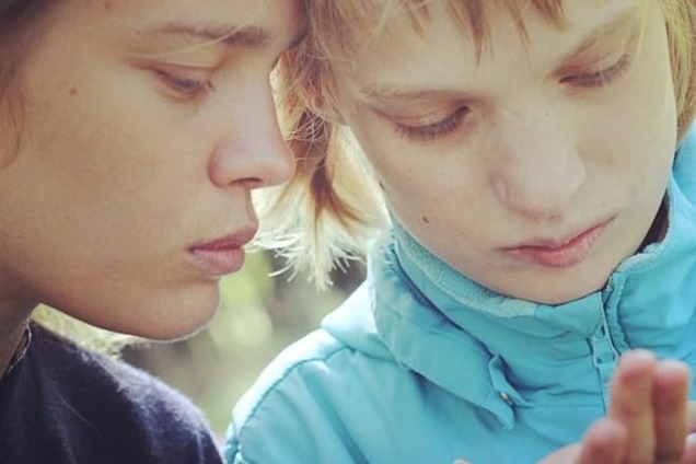 Больную аутизмом сестру Натальи Водяновой выгнали из кафе в России