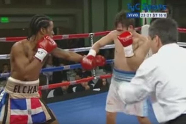 'Хуже боя Микки Рурка в России': боксер-симулянт стал звездой интернета