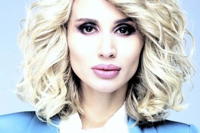 LOBODA проснулась в постели со змеями: фотофакт