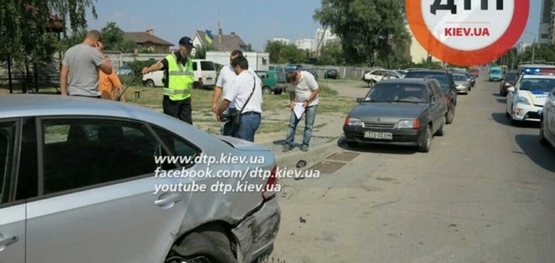 В Киеве водитель потерял сознание и протаранил три авто