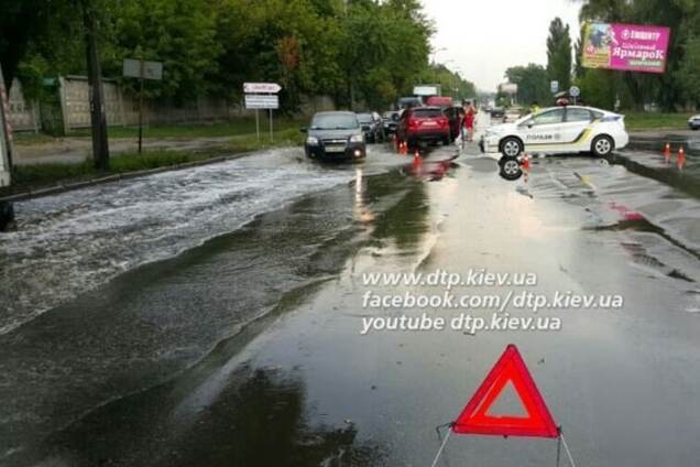 В Киеве авто полицейских устроило ДТП