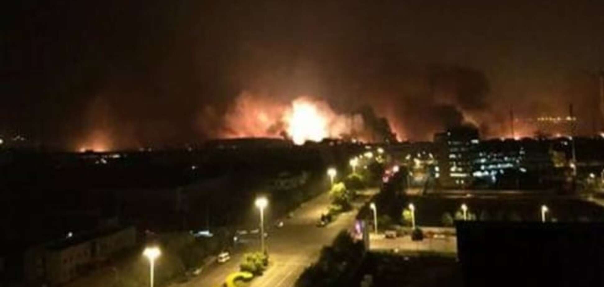 Сотні поранених унаслідок вибухів у китайському місті Тяньцзінь