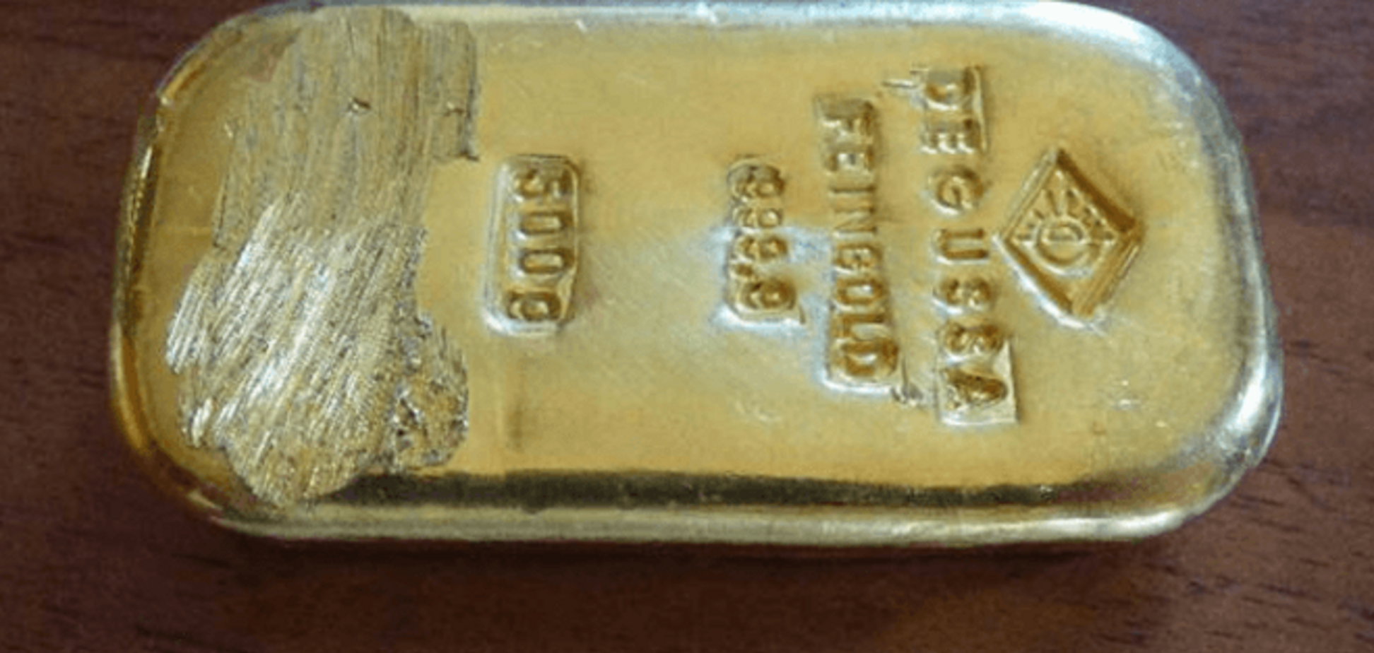 Вот повезло! В Германии девочка нашла в озере слиток золота стоимостью 16 тысяч евро: фотофакт