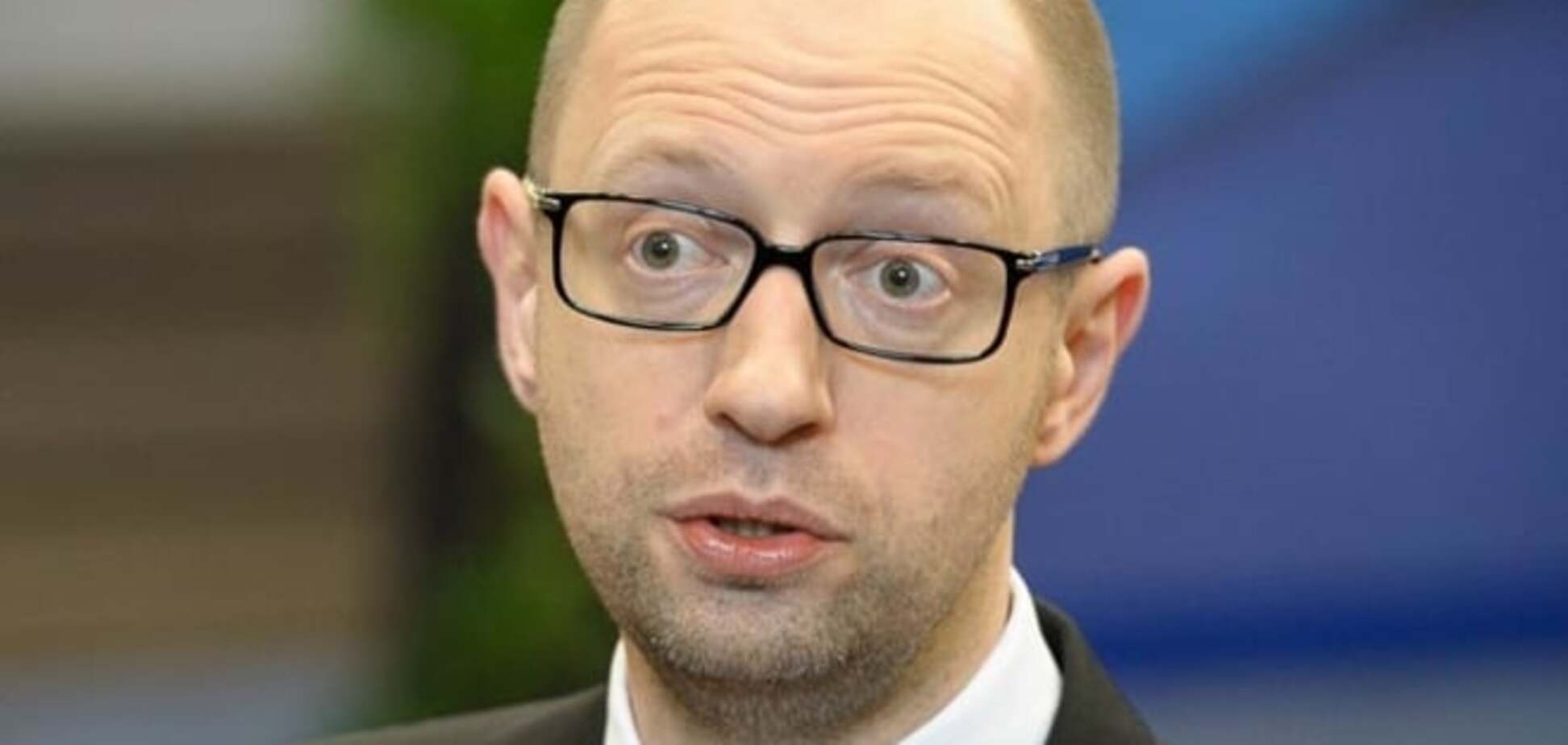 Рейтинг Яценюка: как парню повезло!