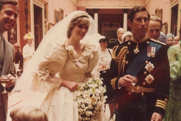 Опубликованы ранее неизвестные фото со свадьбы принца Чарльза и Дианы