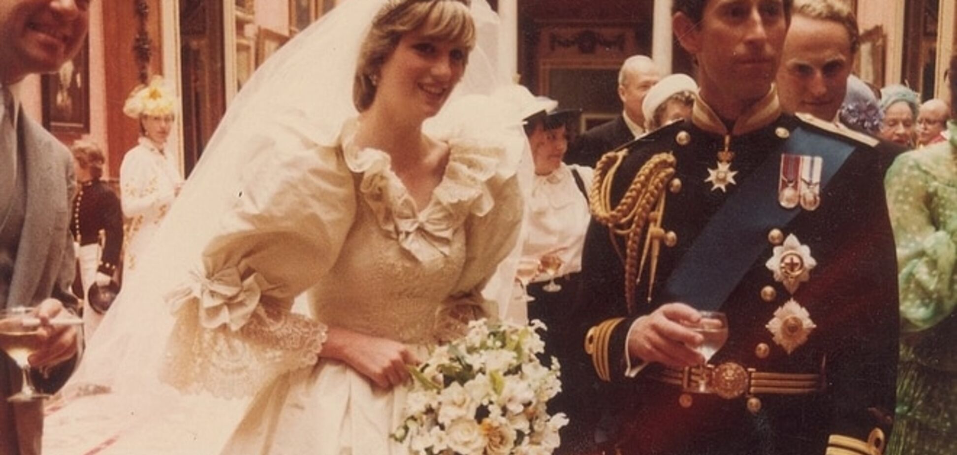 Опубликованы ранее неизвестные фото со свадьбы принца Чарльза и Дианы
