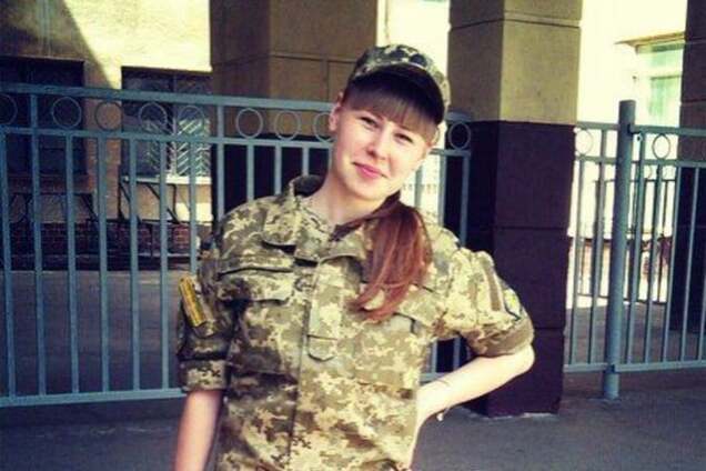 В армию ринулись девушки: хотят быть пехотинцами, зенитчиками и снайперами