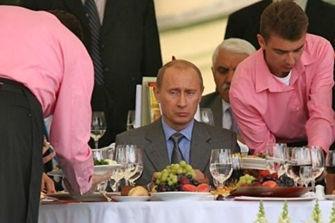 Крокодилы и акулы: СМИ рассказали, что ест и пьет Путин
