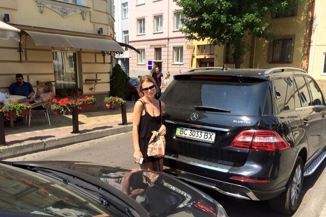 Хотите селфи с селебрити? Фреймут во Львове стала 'героиней парковки': фотофакт