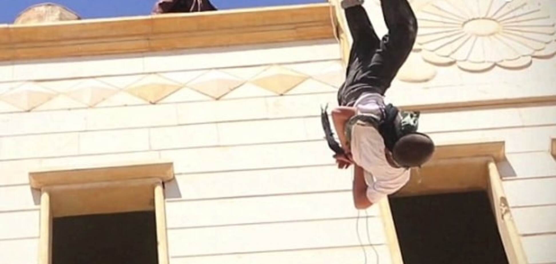 У Сирії натовп жорстоко розправився з двома геями. Фотофакт