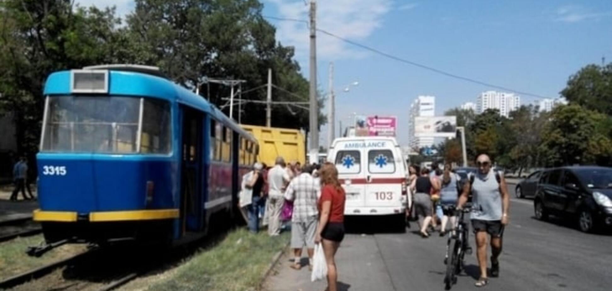 ДТП с трамваем и грузовиком в Одессе: госпитализировали 15 человек