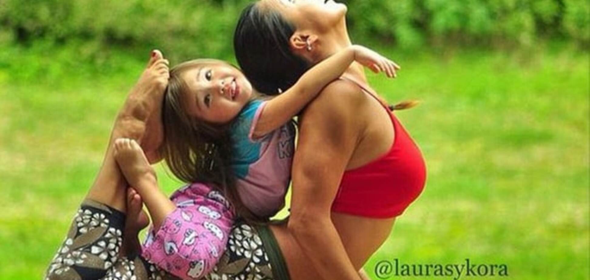 Совместная йога мамы и дочки, которая покорила мир: вдохновляющие фото