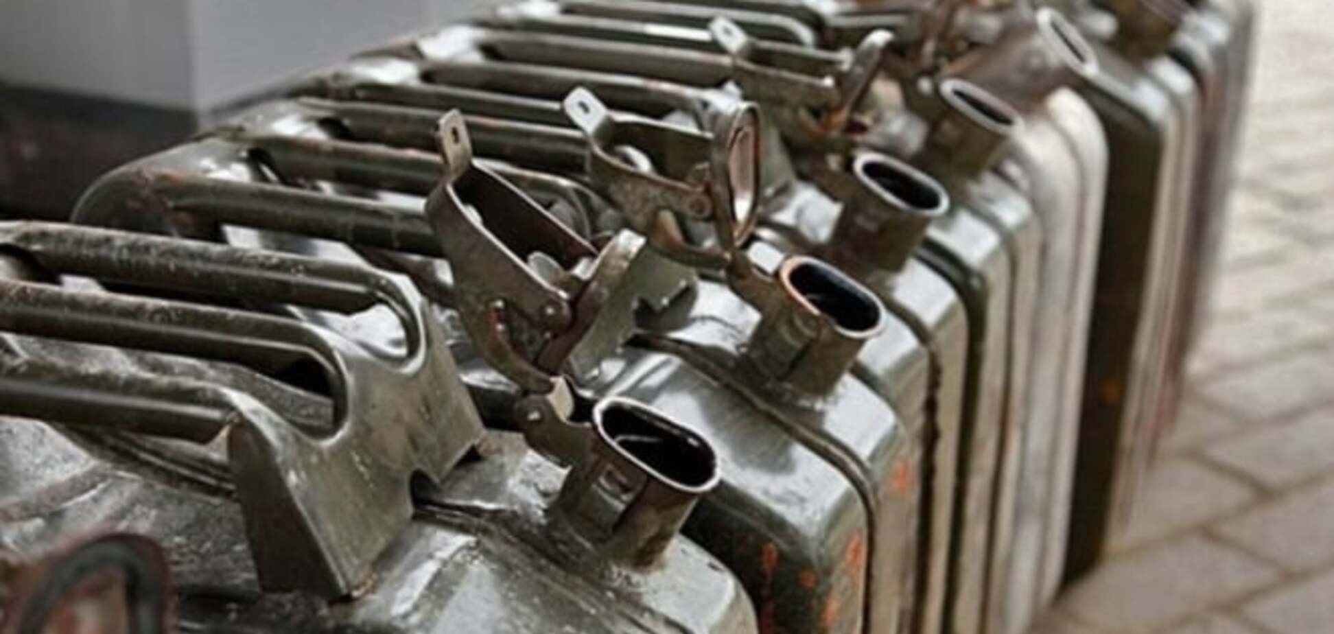 На Киевщине на нефтебазе нашли гранату, пистолеты и револьвер