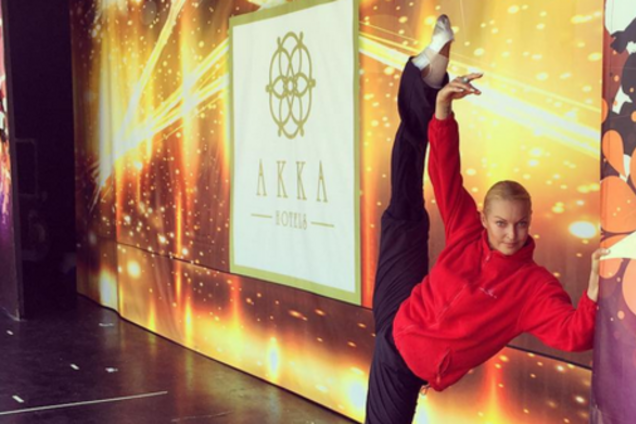 Волочкова научила дочь идеальной растяжке: фотофакт