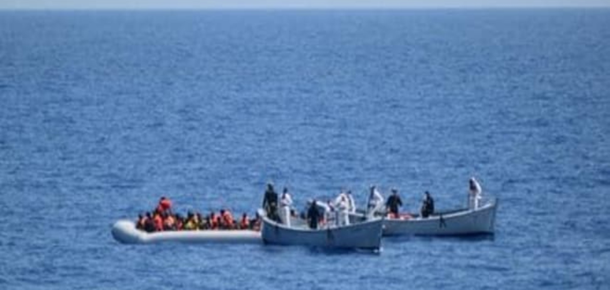 Аварія човна з біженцями в Середземному морі: щонайменше 40 загиблих
