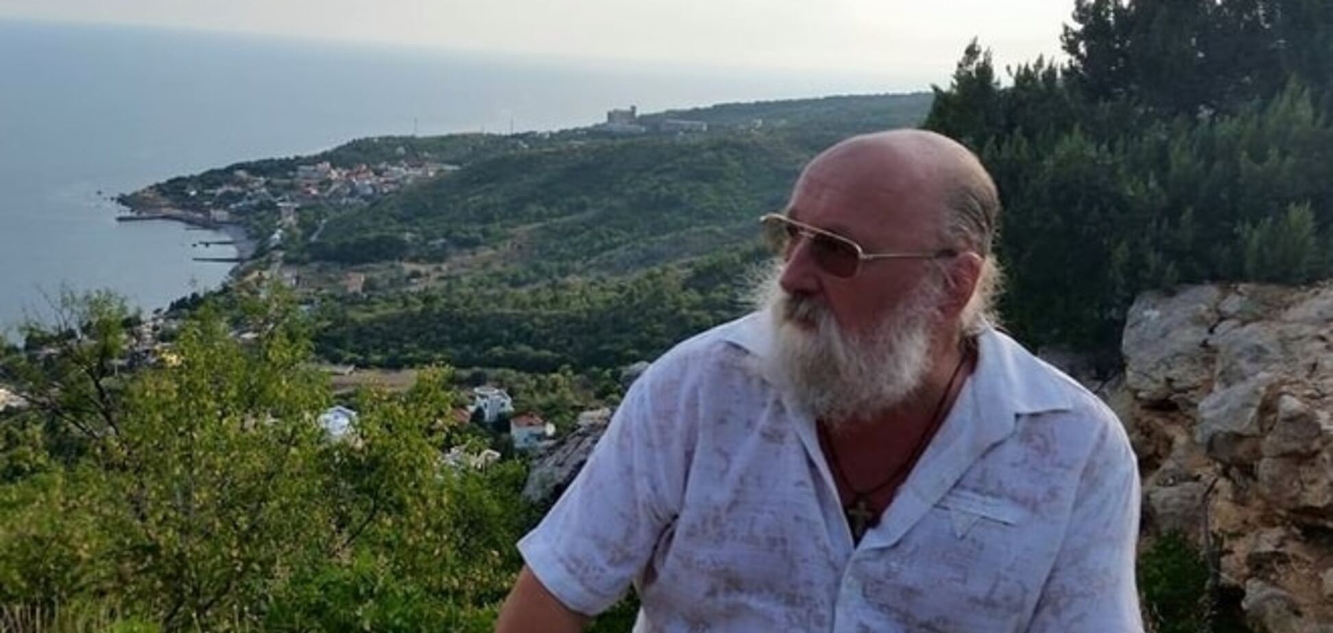 Священик-терорист із голодуючих Ровеньків літає на відпочинок до Криму