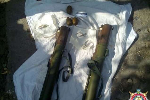 Приехал на побывку. Террориста 'ДНР' поймали с сумкой оружия: фотофакт