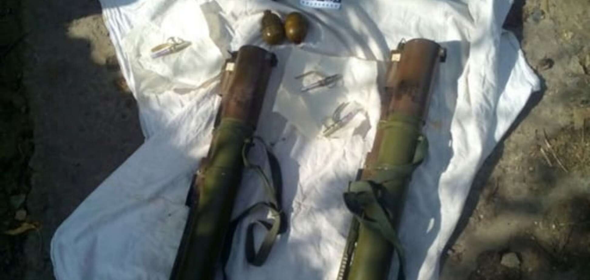 Приїхав на побивку. Терориста 'ДНР' зловили із сумкою зброї: фотофакт
