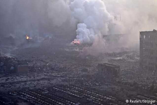 Населення евакуюють з району гігантських вибухів у Китаї