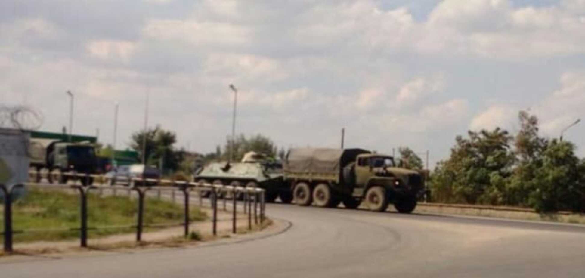 Россия стягивает в Керч 'ГРАДы', танки и БТРы: опубликовано фото