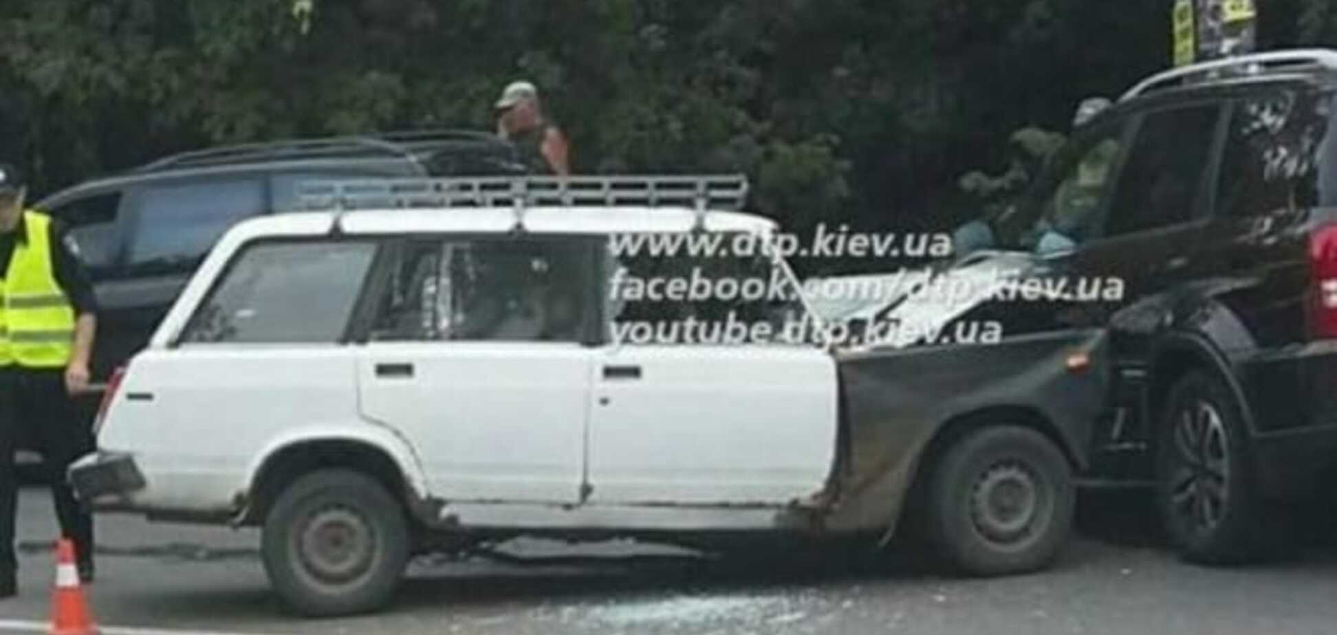 У Києві легковик протаранив джип із сім'єю: опубліковані фото