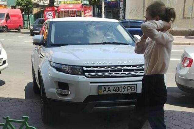 'Я чистая, киньте в меня компромат!' Фреймут второй раз попалась на 'быдлопарковке': фотофакт