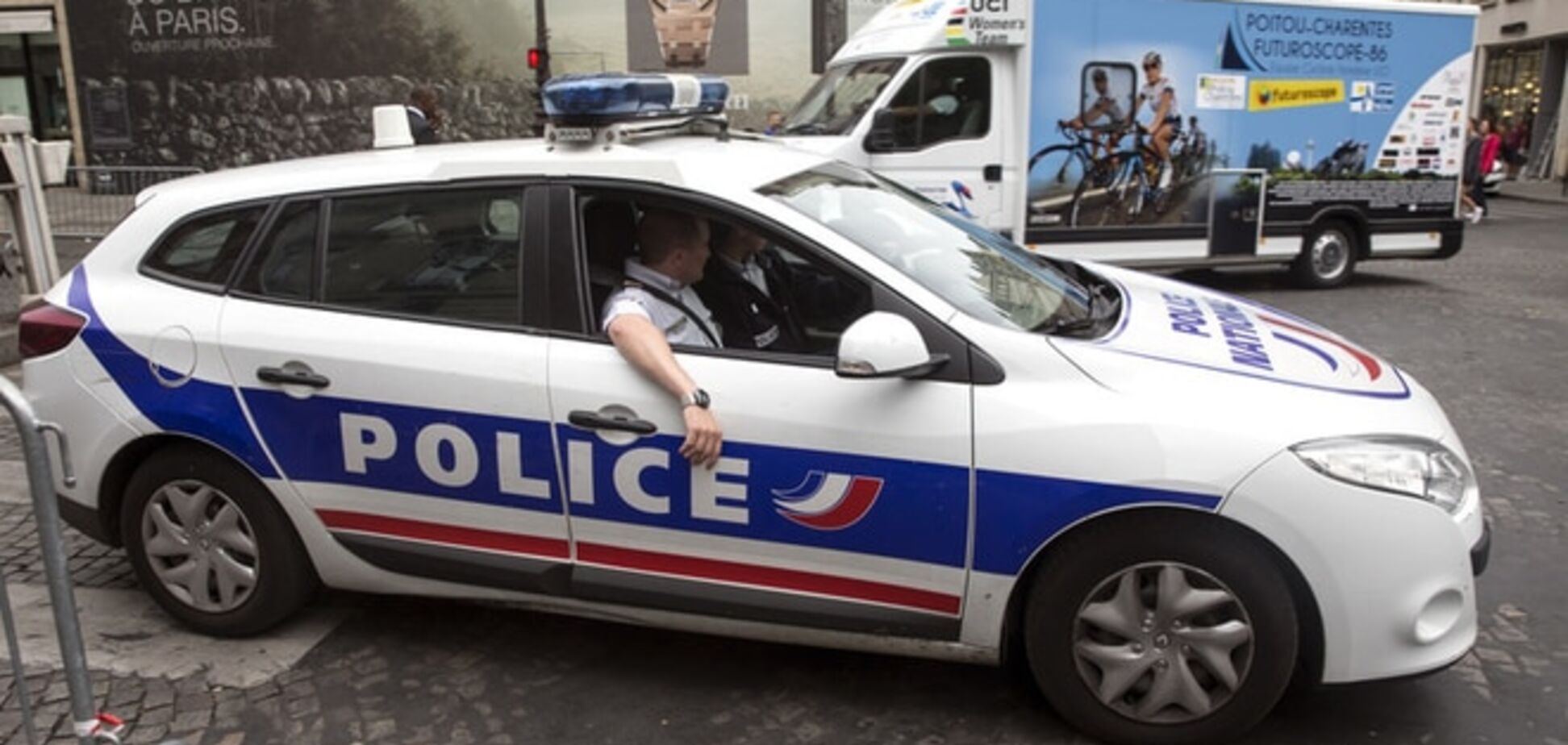 Во Франции неизвестные атаковали здание МВД: ранен полицейский