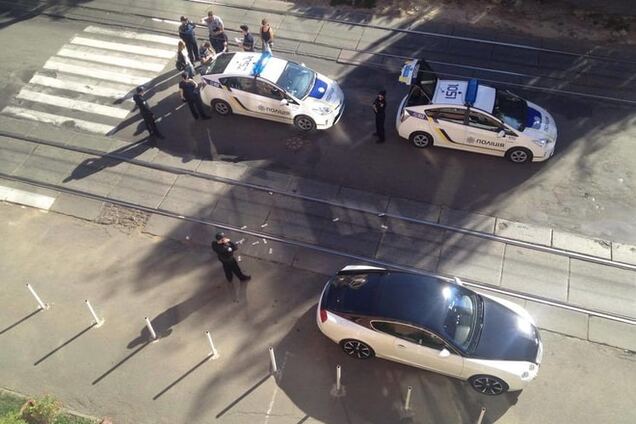 В Киеве пьяный водитель Bentley бросался в полицейских долларами