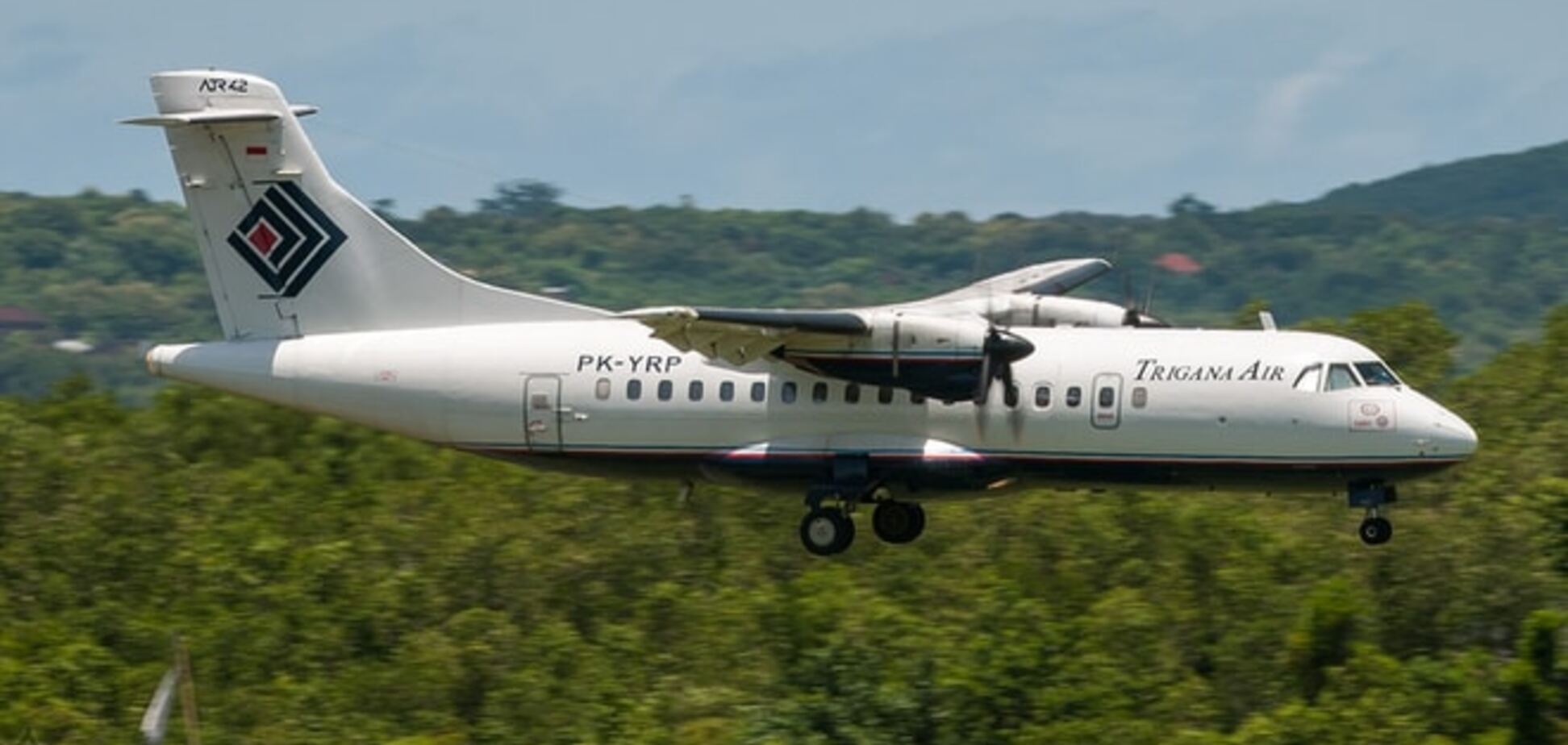 ЗМІ: зниклий в Індонезії літак розбився об гору, ніхто не вижив