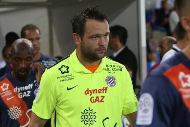 Из футболистов - в посмешище: вратарь устроил симуляцию года