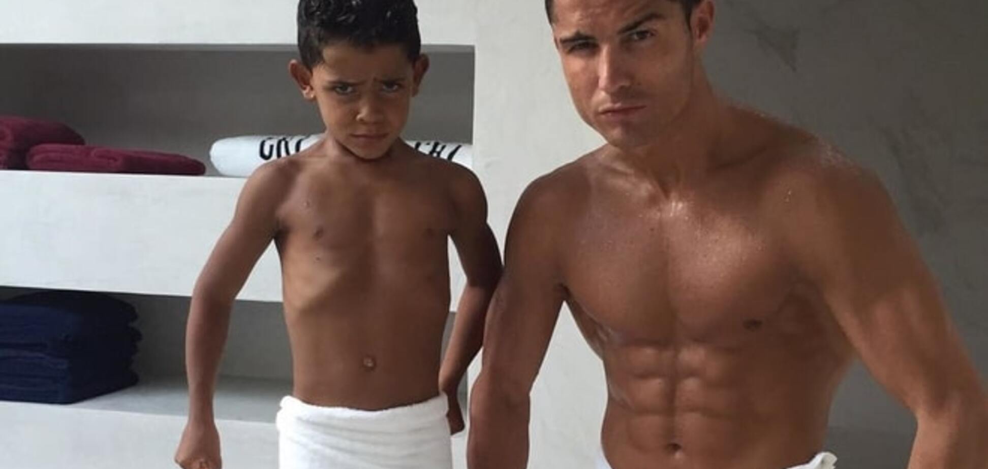 Роналду с сыном покорили интернет своими мускулами: фотофакт