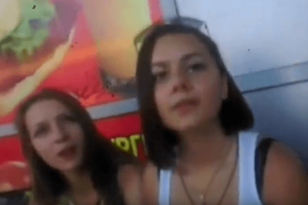 У Криму терорист змусив дівчину зняти кулон із гербом України: відеофакт