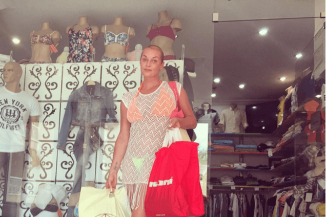 Волочкова скупила турецкий рынок и завалила дочь пакетами: фотофакт