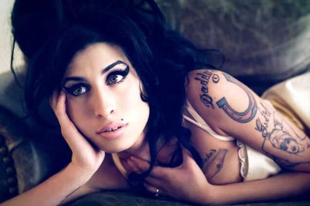 Отец Эми Уайнхаус: перед смертью дочка подозревала у себя беременность