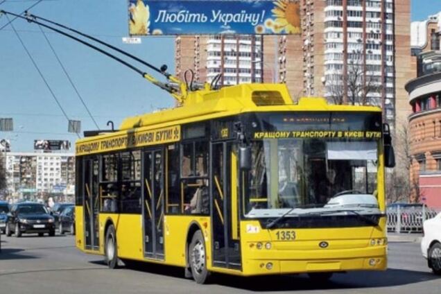 У Києві стріляли у тролейбус на Оболоні