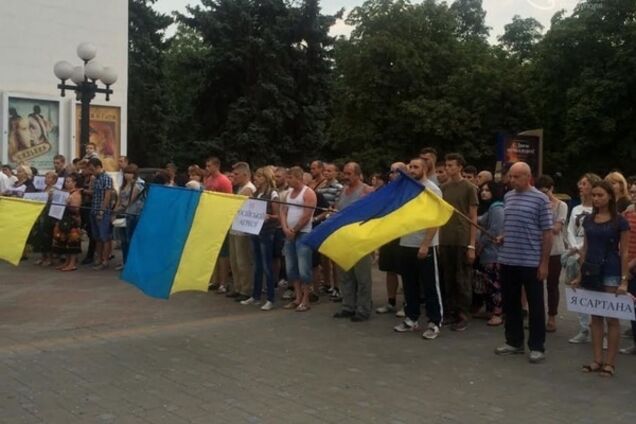 'Я - Сартана!': Мариуполь почтил память жертв обстрела. Фотофакт