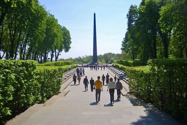 У Києві вибухнув скандал із приводу поховання у парку Слави