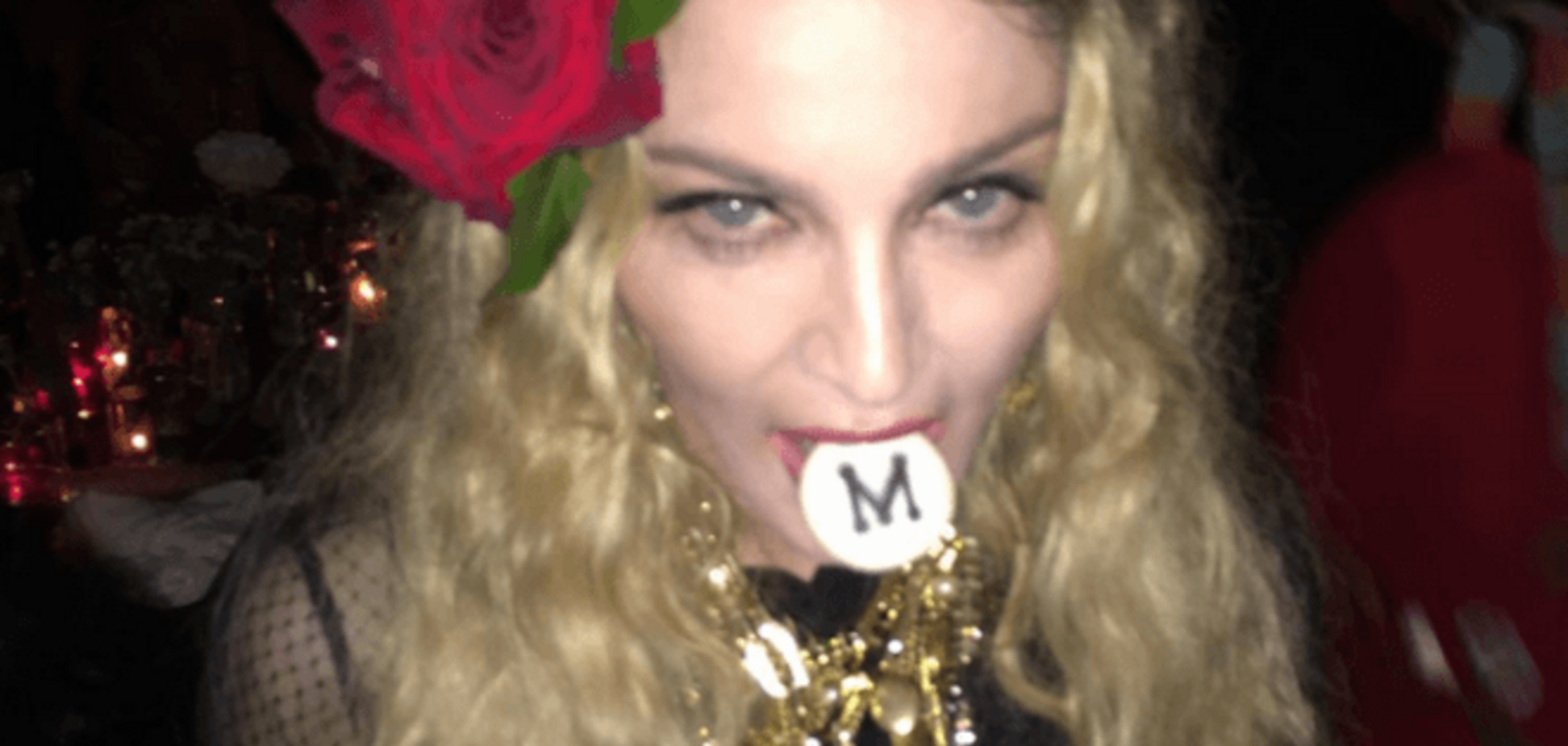 Мадонне на день рождения сделали 'живой' подарок: фото с вечеринки