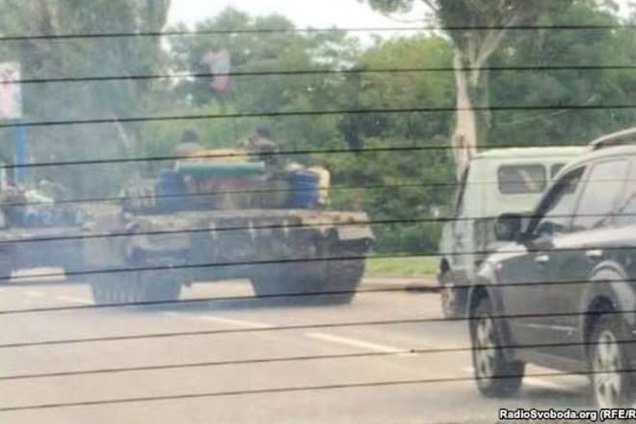 Вижу цель, не вижу препятствий: в центре Донецка появились танки. Фотофакт