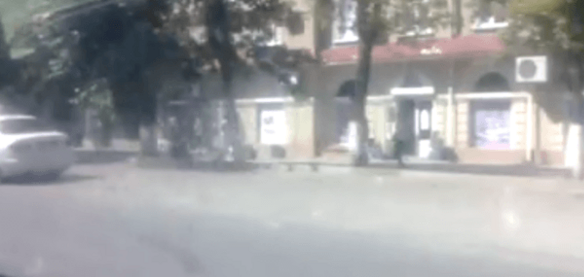 Свободные парковки, военная техника: в сети показали видео Луганска из салона маршрутки