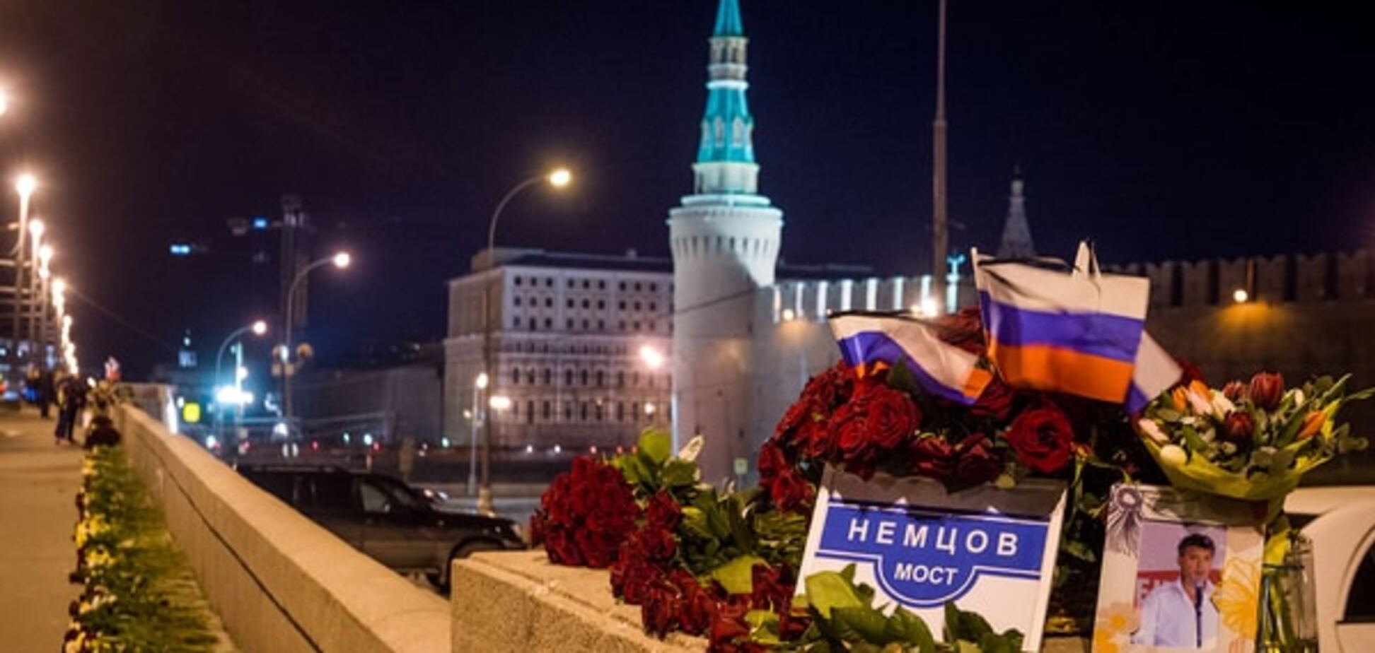 На месте убийства Немцова московские коммунальщики снова 'зачистили' 'народный мемориал'