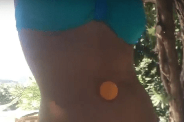 Собчак удивила странным танцем живота с шариком в пупке: видеофакт