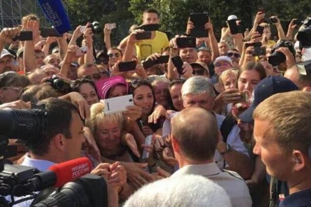 Путин 'спалился' в Крыму с фальшивой массовкой: фотофакт