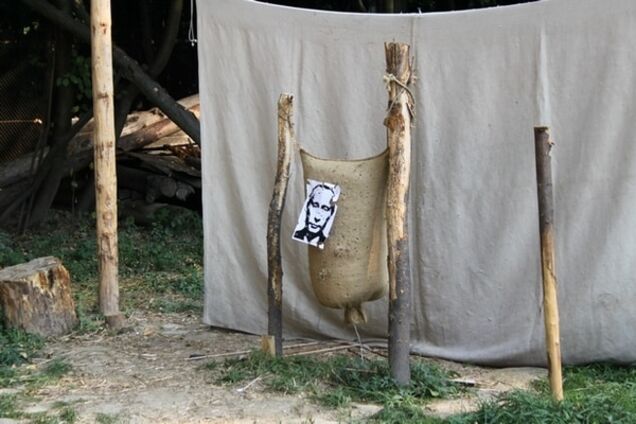 Выстроилась очередь. Во Львове учились стрелять в Путина: опубликованы фото и видео